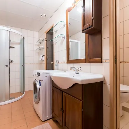 King Apartment *